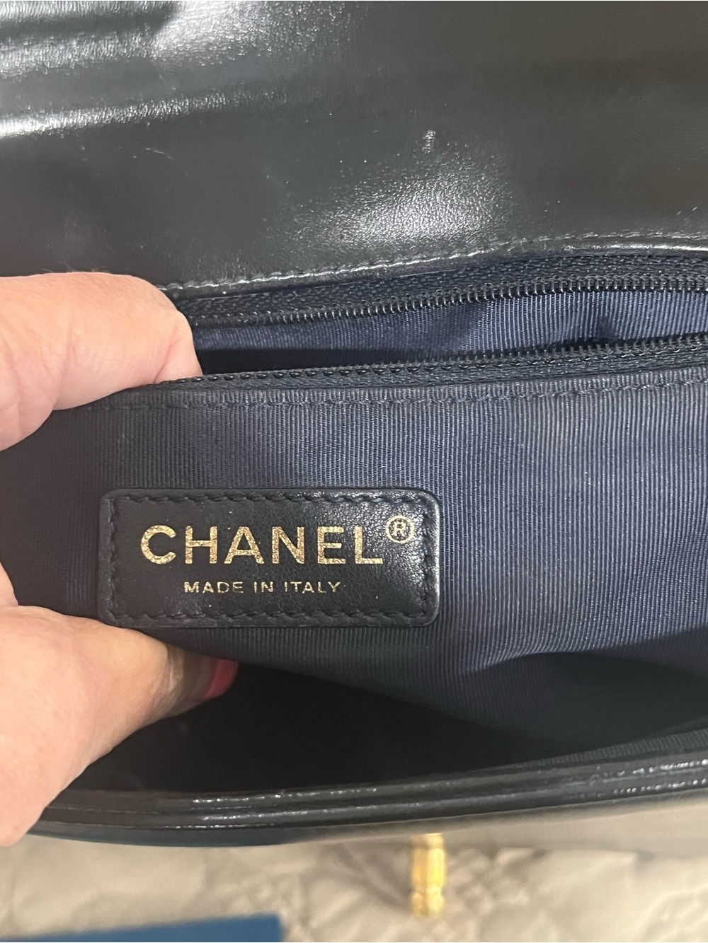 Chanel Large Boy shoulder bag - Picture 7 of 10